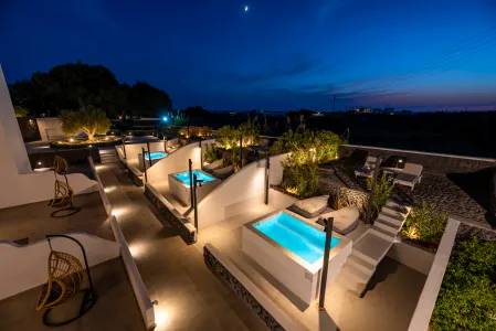 Santa Irina Luxury Suites Santorini - A Haven of Elegance and Serenity