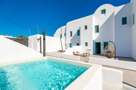 Santa Irina Luxury Suites Santorini - A Haven of Elegance and Serenity