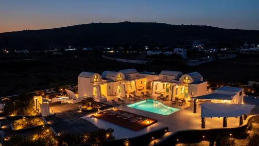 Santa Irina Luxury Suites Santorini - A Haven of Elegance and Serenity