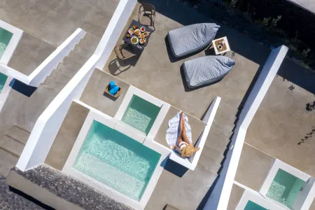 Santa Irina Luxury Suites Santorini - A Haven of Elegance and Serenity