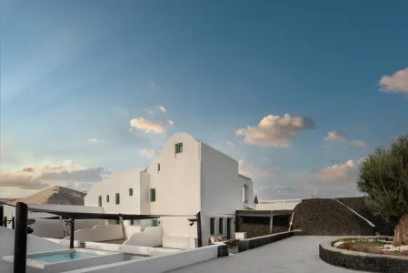 Santa Irina Luxury Suites Santorini - A Haven of Elegance and Serenity